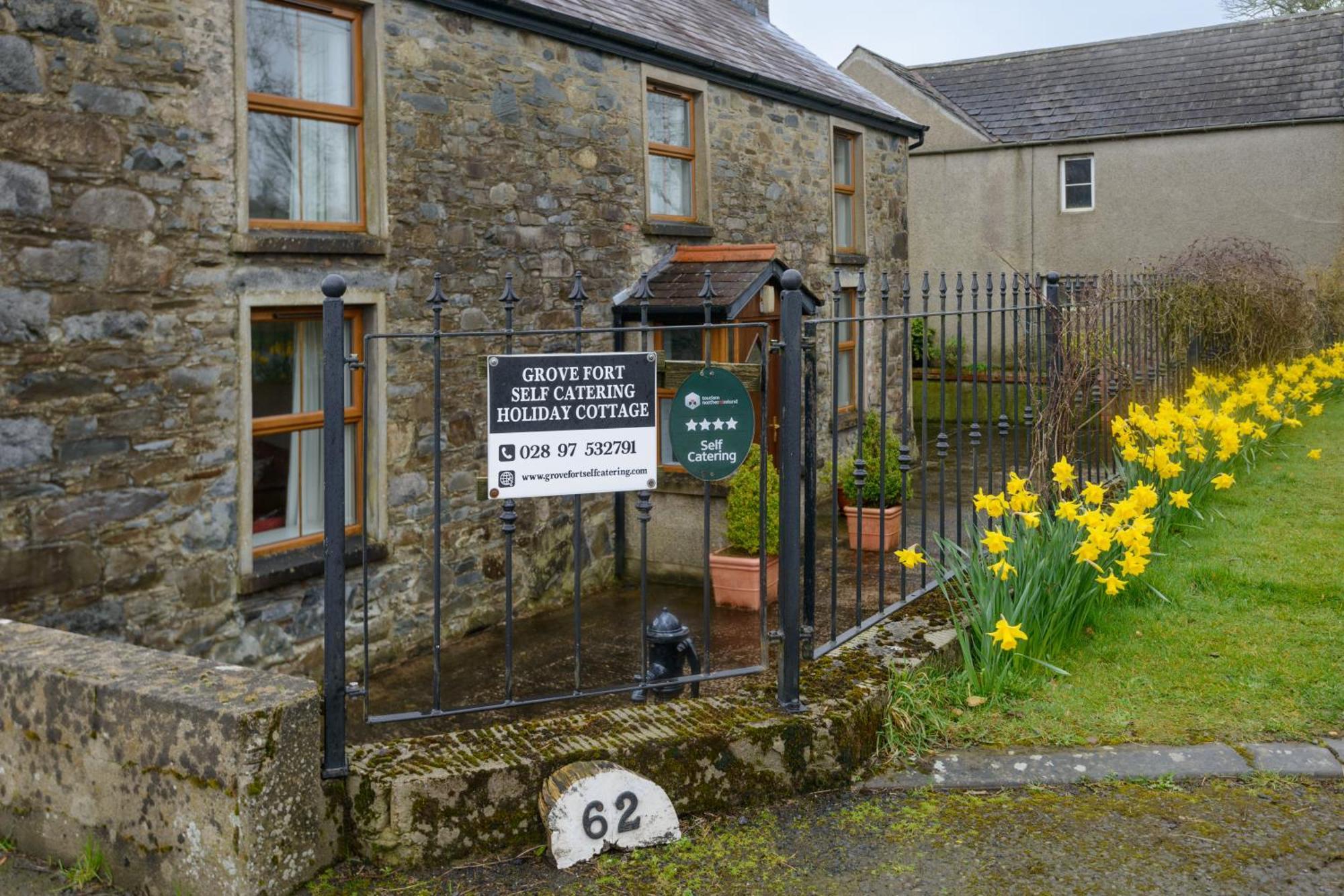 Grove Fort Self Catering Farmhouse Finnis Exterior foto